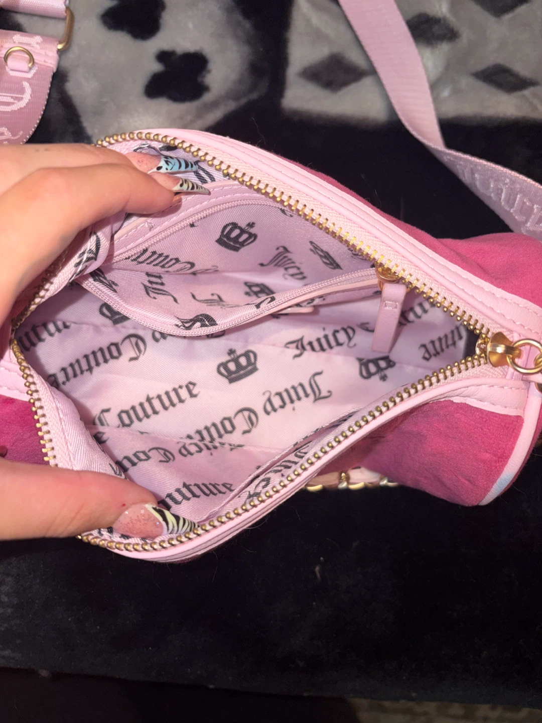 Juicy Couture Velour Barrel Bag - photo 3
