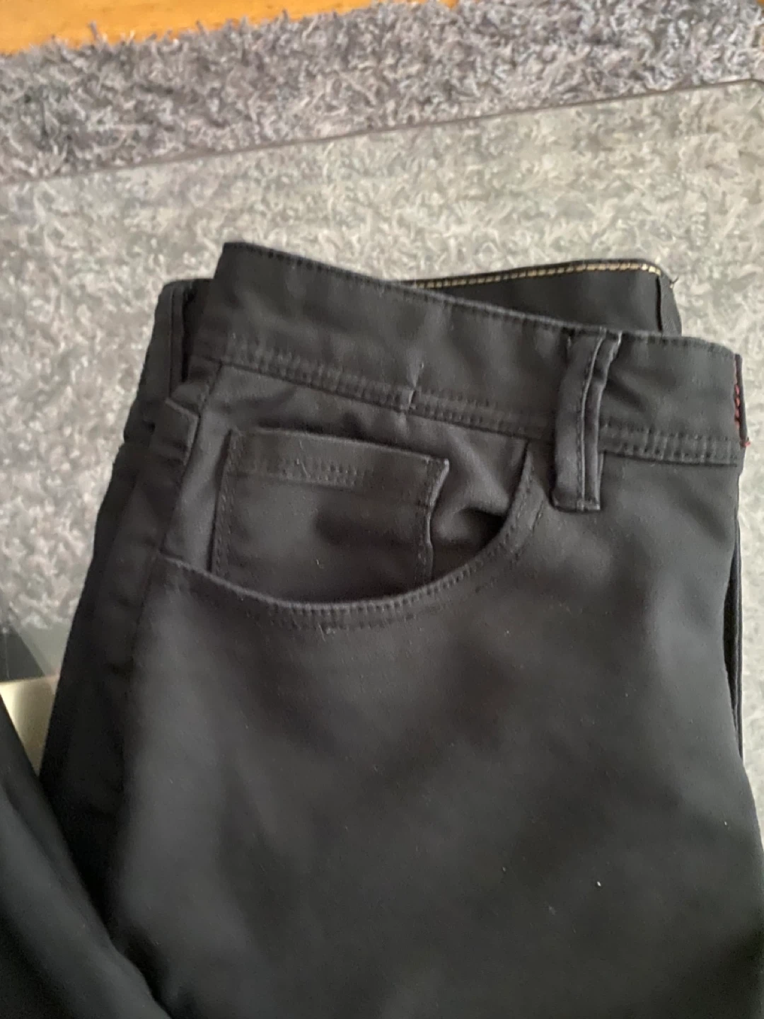 Black Slim-Fit Jeans - photo 2