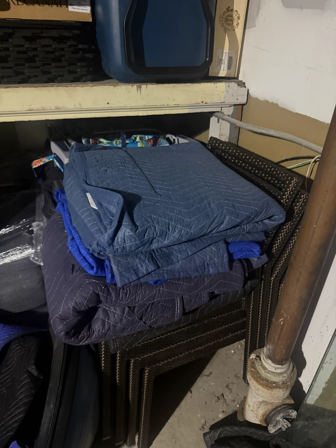 Large furniture moving blankets