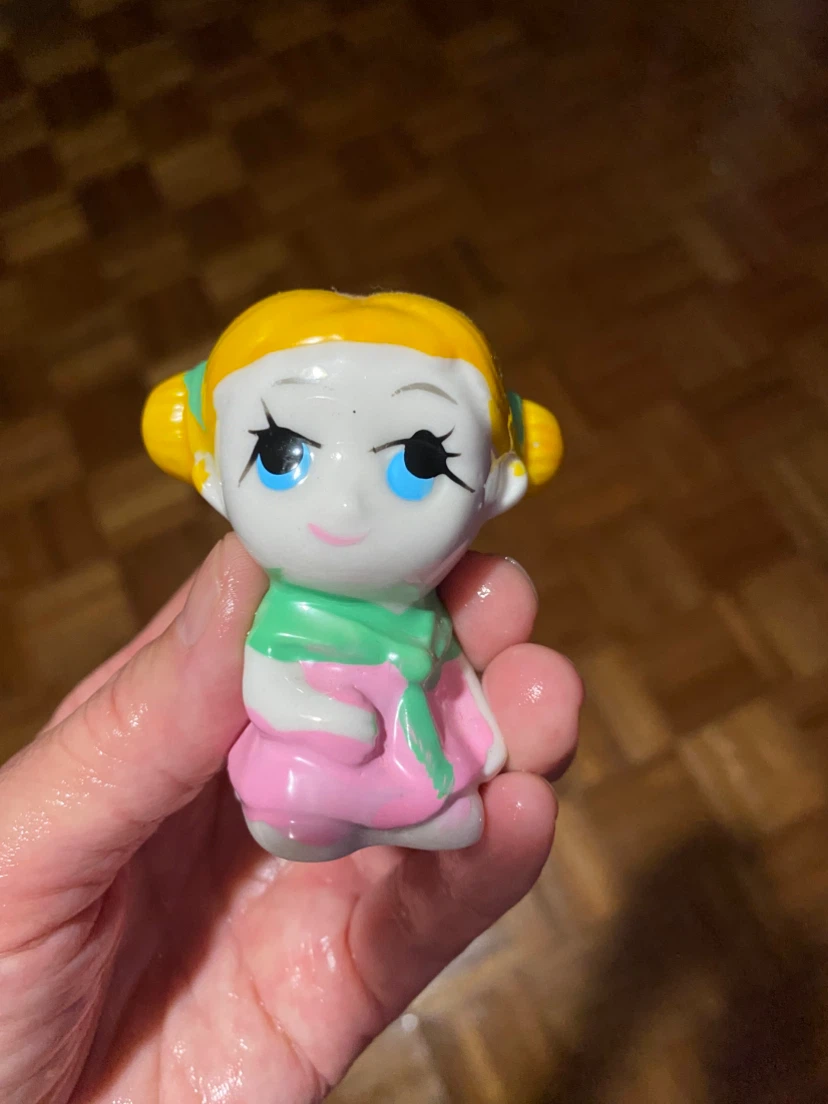 Small Decorative Girl Figurine - photo 2