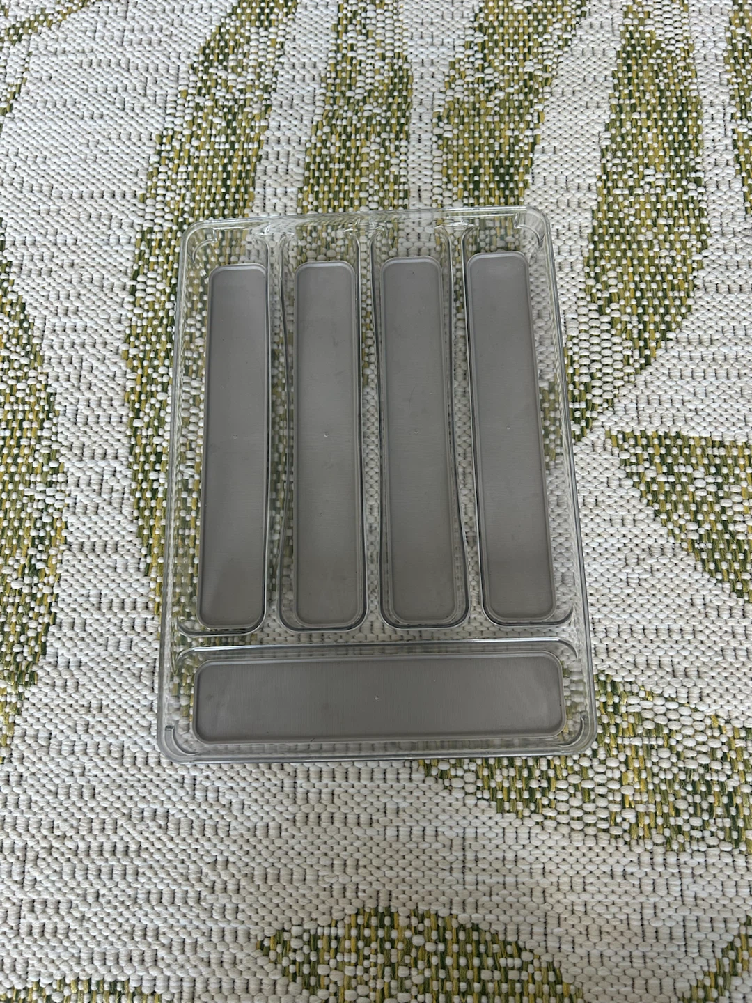 Cutlery organizer