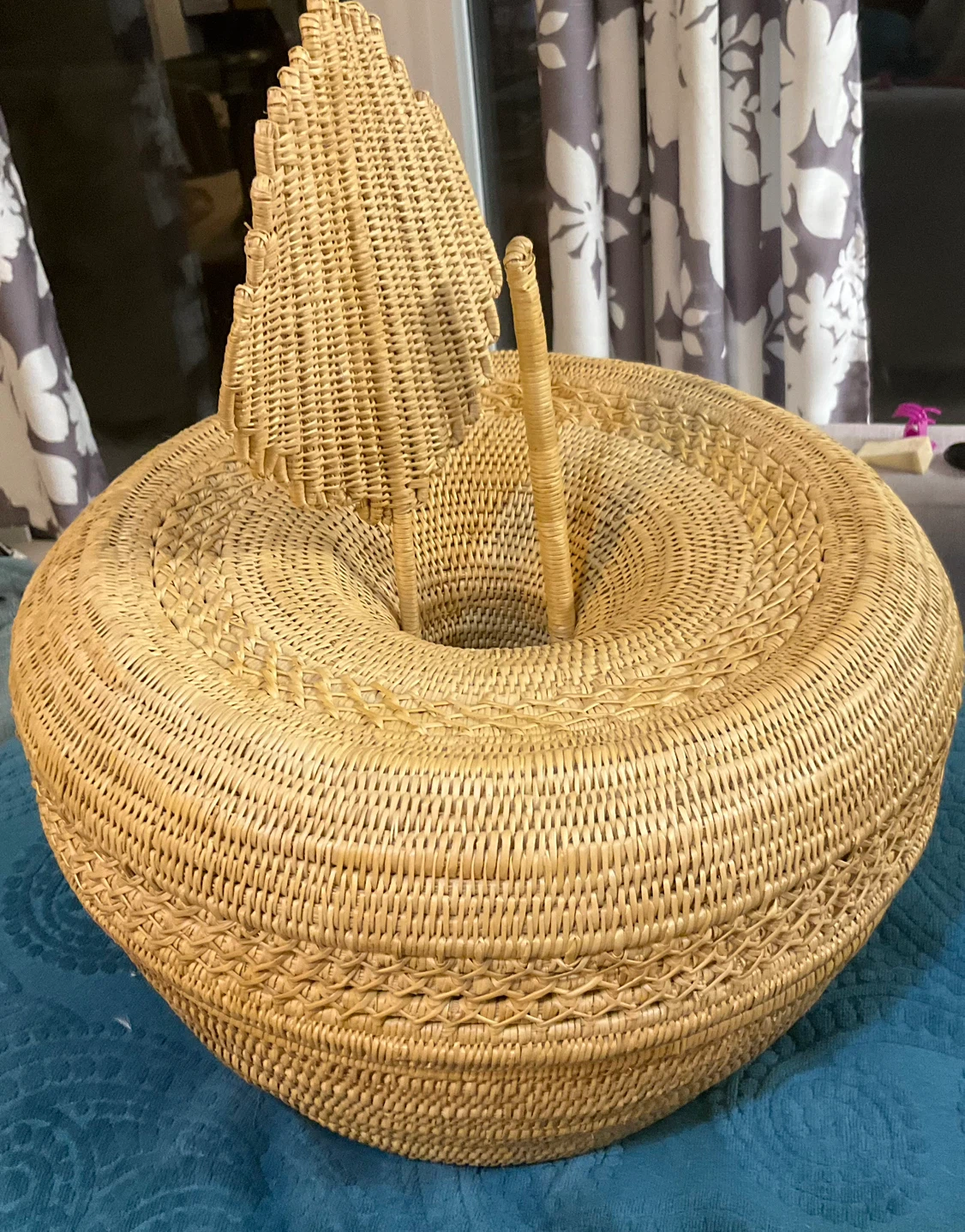 🏈 Woven Rattan Basket with Lid - photo 2