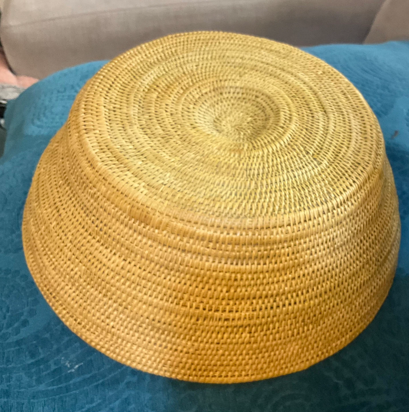 🏈 Woven Rattan Basket with Lid - photo 4