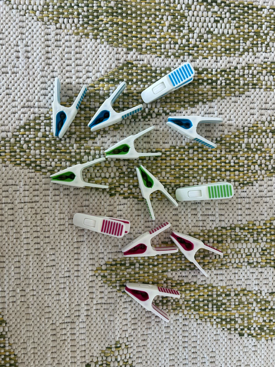 Set of 12 Colorful Plastic Clothespins