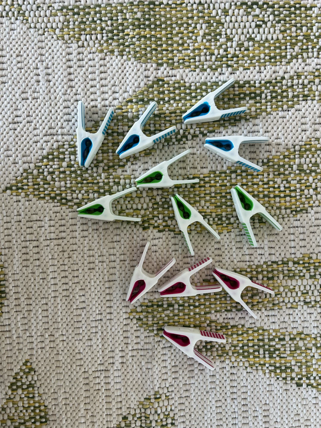 Set of 12 Colorful Plastic Clothespins - photo 2