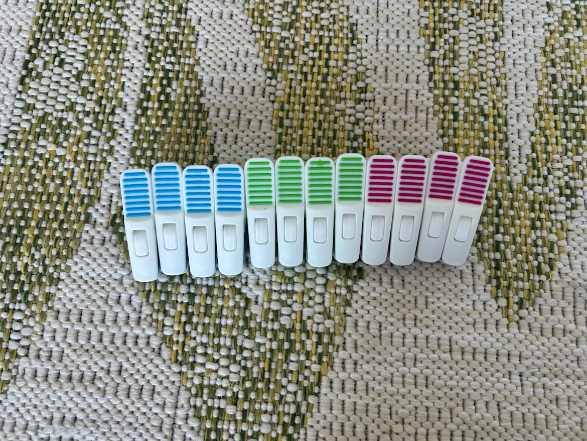 Set of 12 Colorful Plastic Clothespins - photo 3