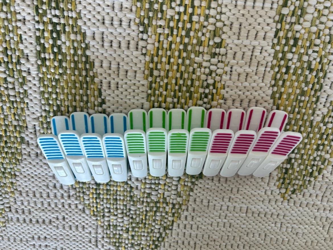 Set of 12 Colorful Plastic Clothespins - photo 4