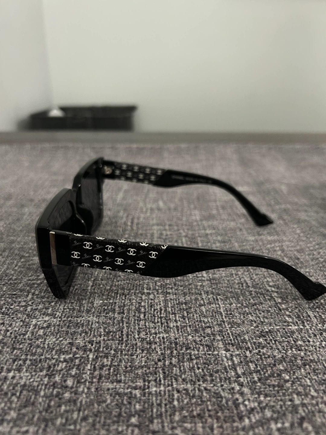 Chanel Black Sunglasses with Case - photo 3