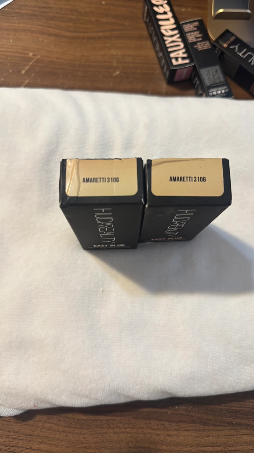 2 Huda Beauty Easy Blur Foundations, Amaretti 310G