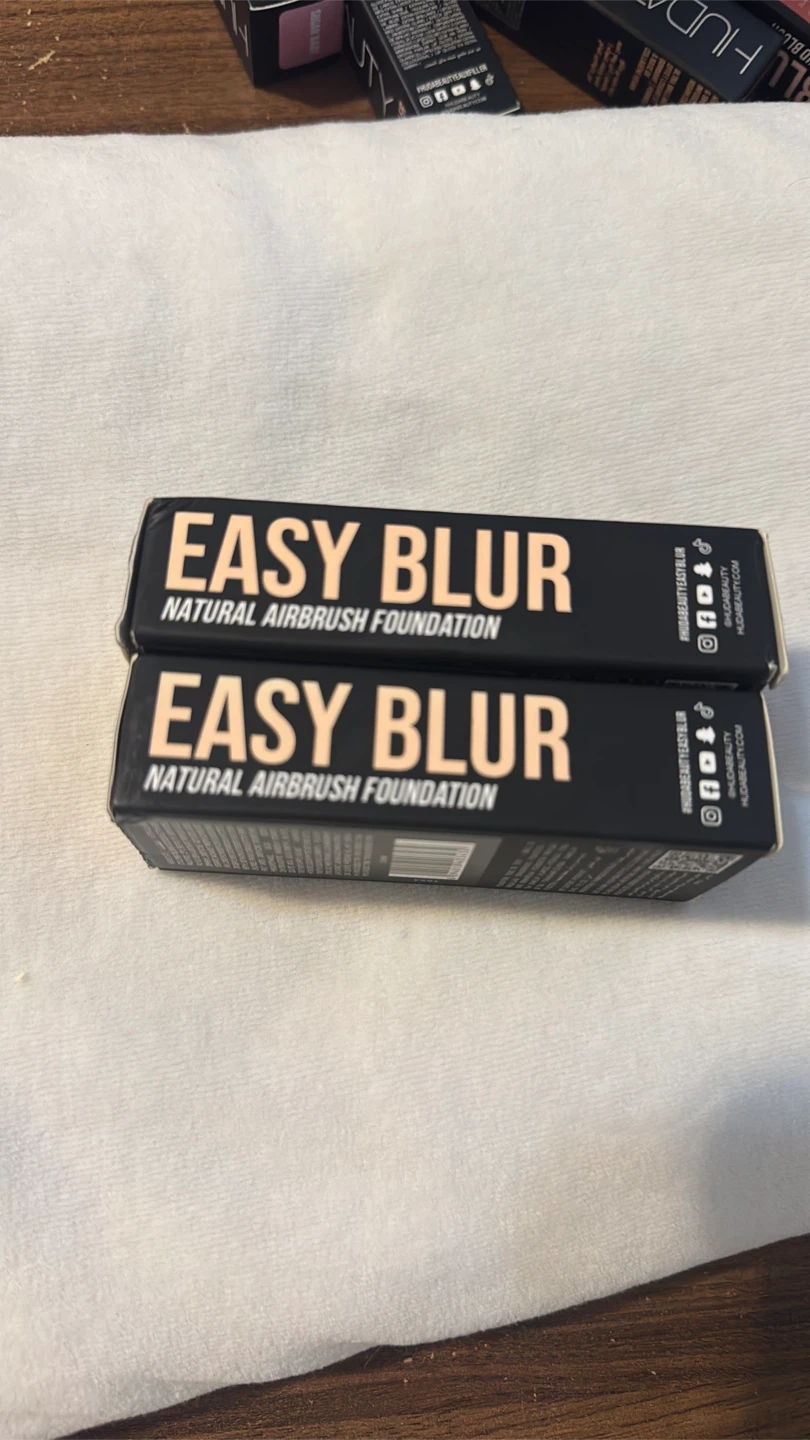 2 Huda Beauty Easy Blur Foundations, Amaretti 310G - photo 3