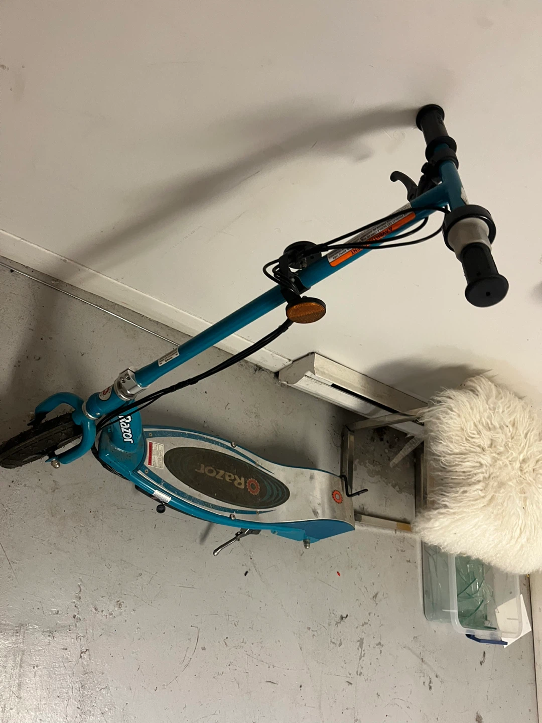Razor electric scooter dead and missing charger - photo 2