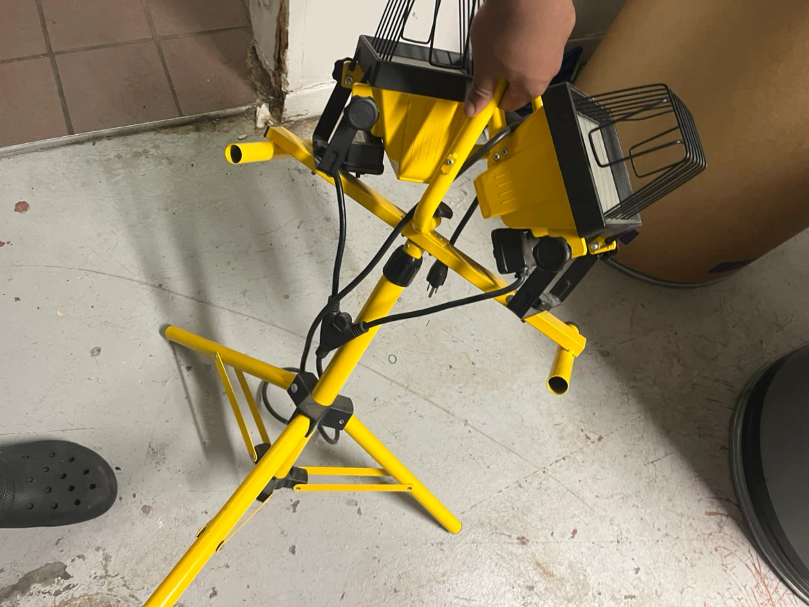Twin Head Work Light with Stand - photo 4