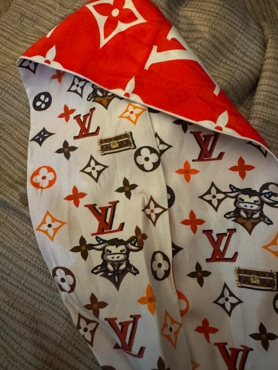 Authentic Louis Vuitton Monogram Reversible Scarf - photo 4