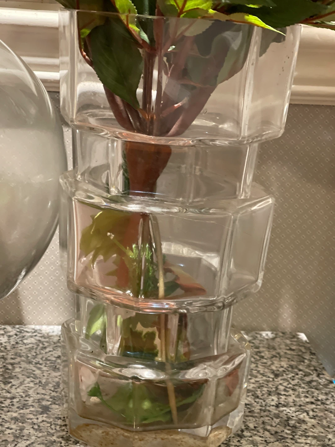 Clear glass geometric vase with artificial flowers - photo 3
