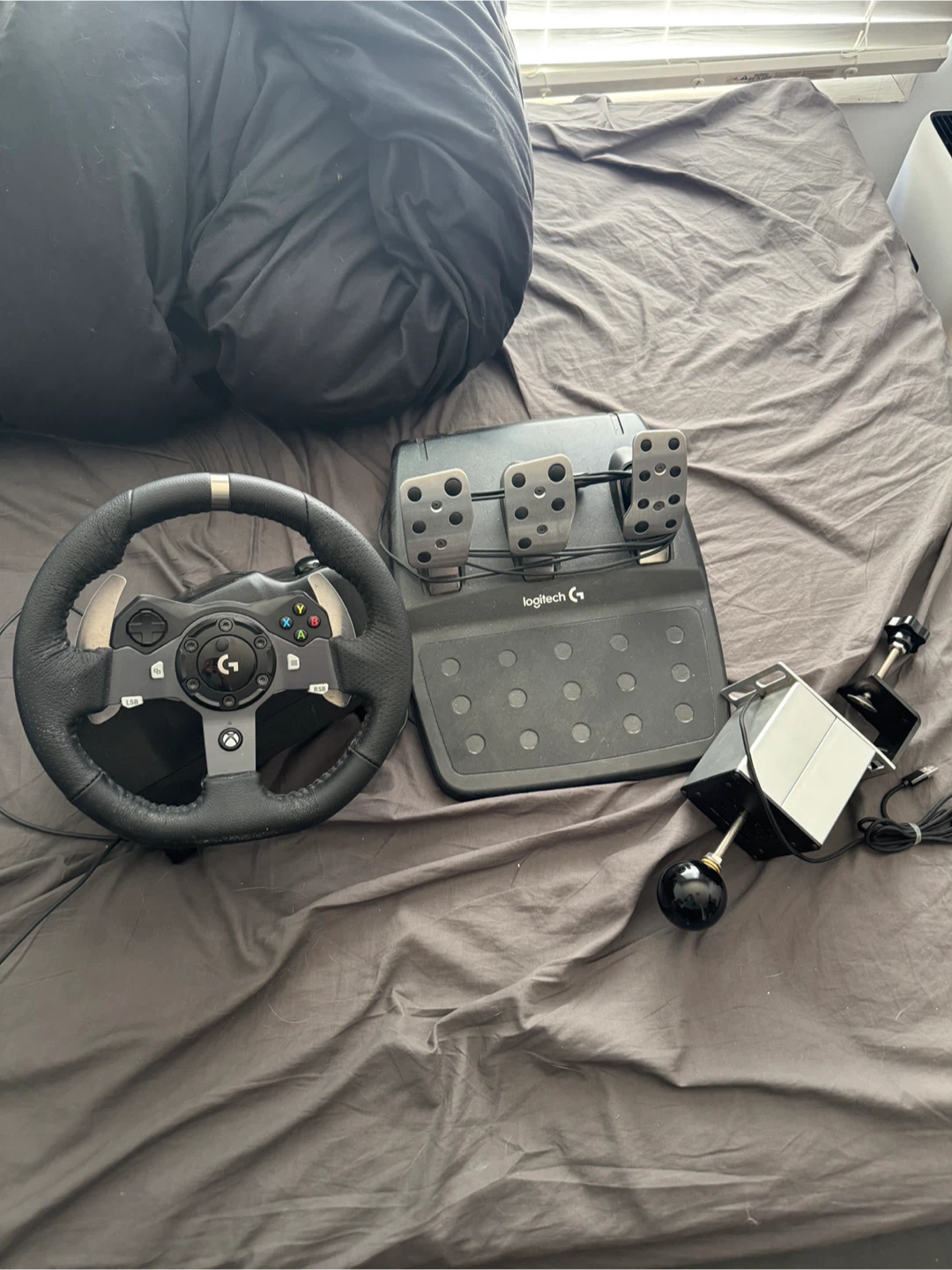 Logitech G920 Driving Force Racing Wheel and Pedals