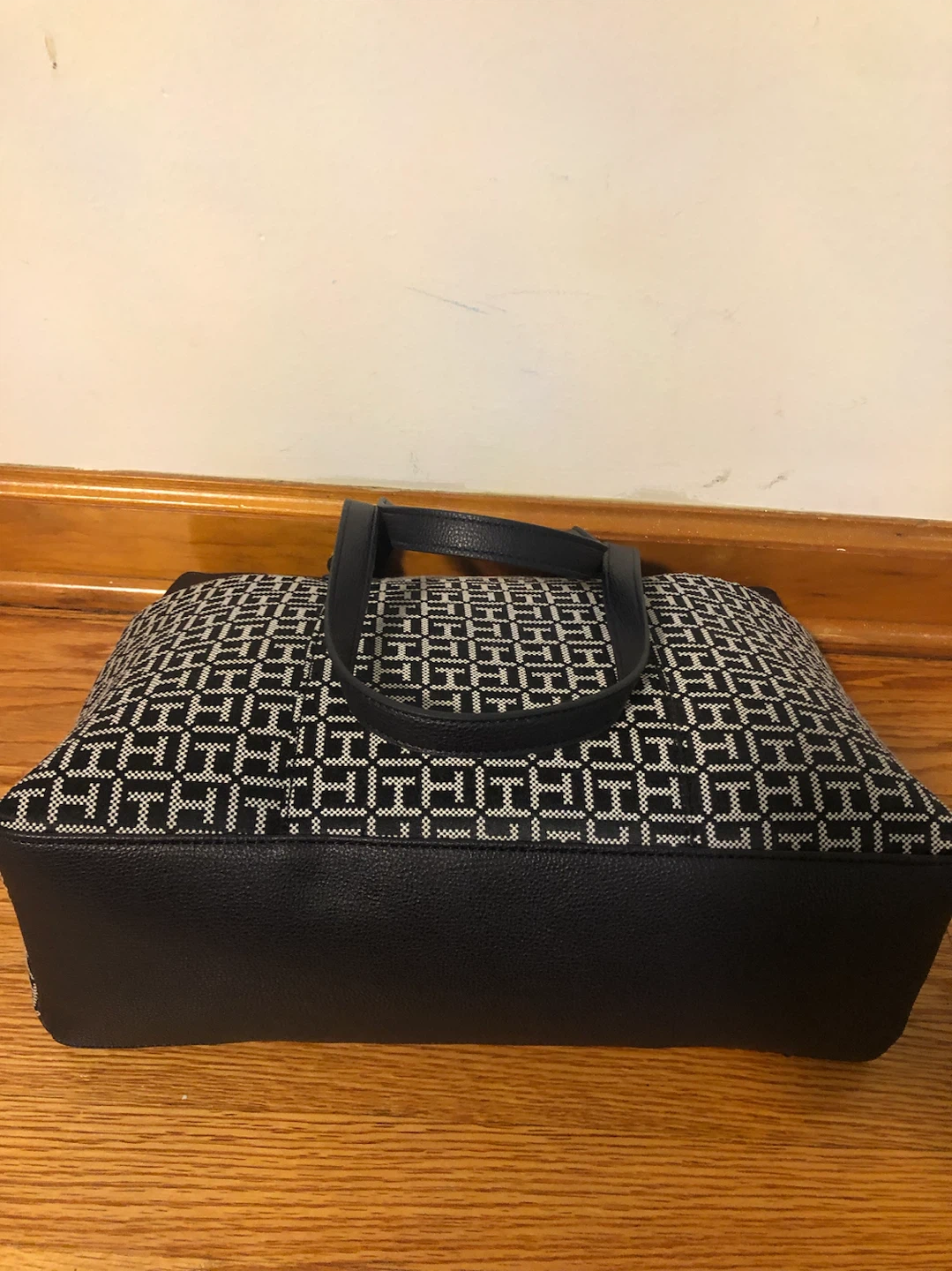 Tommy Hilfiger Monogram Tote Bag - photo 5