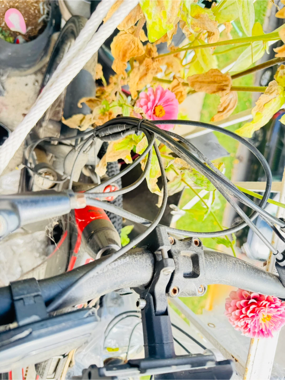 E-bike battery and charger - photo 5