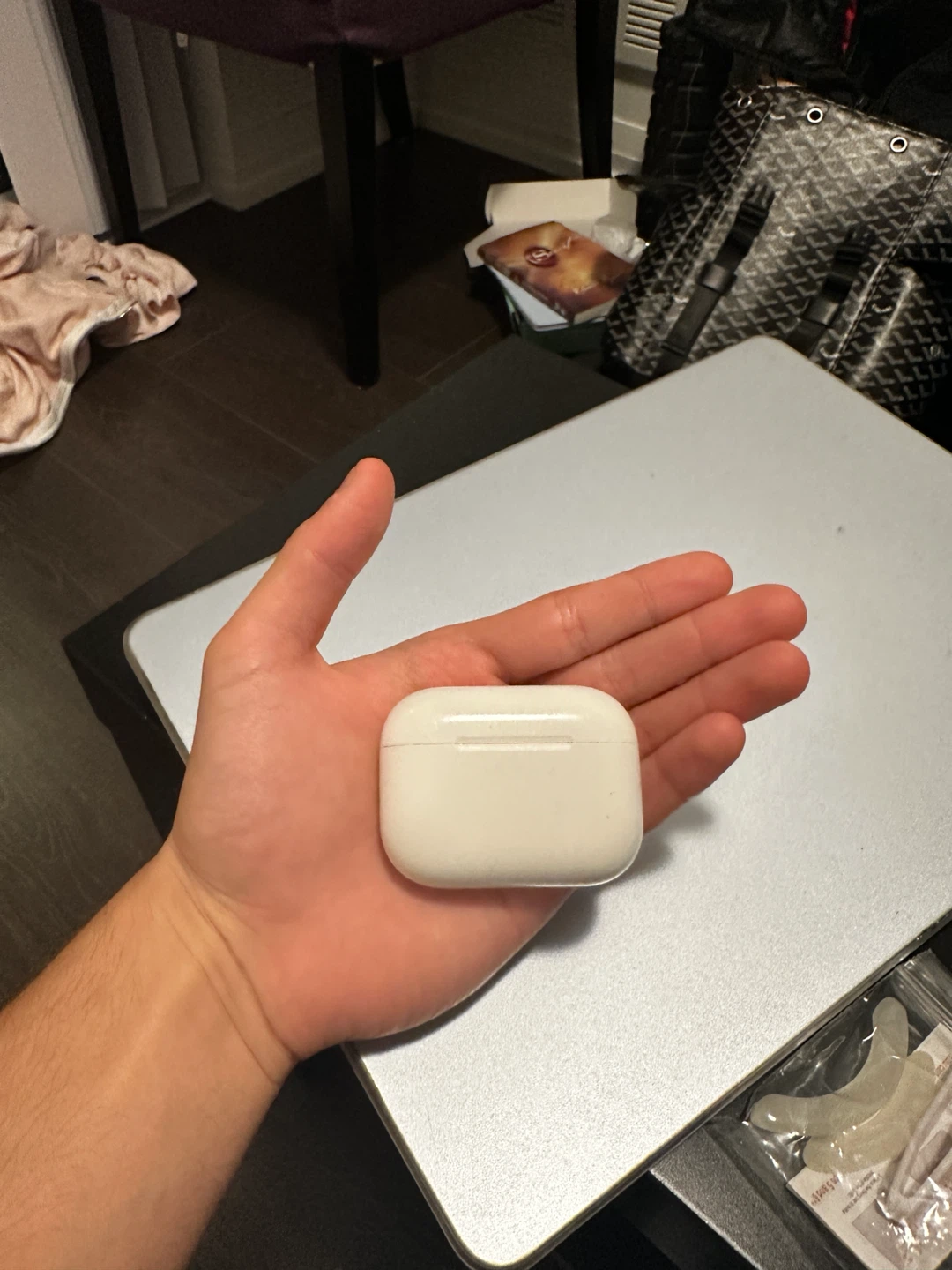 Apple AirPods Pro 4
