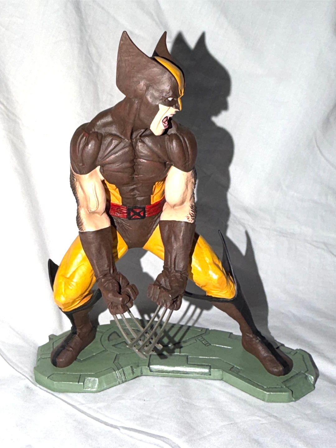 Diamond Select Toys Marvel Wolverine Statue - photo 2