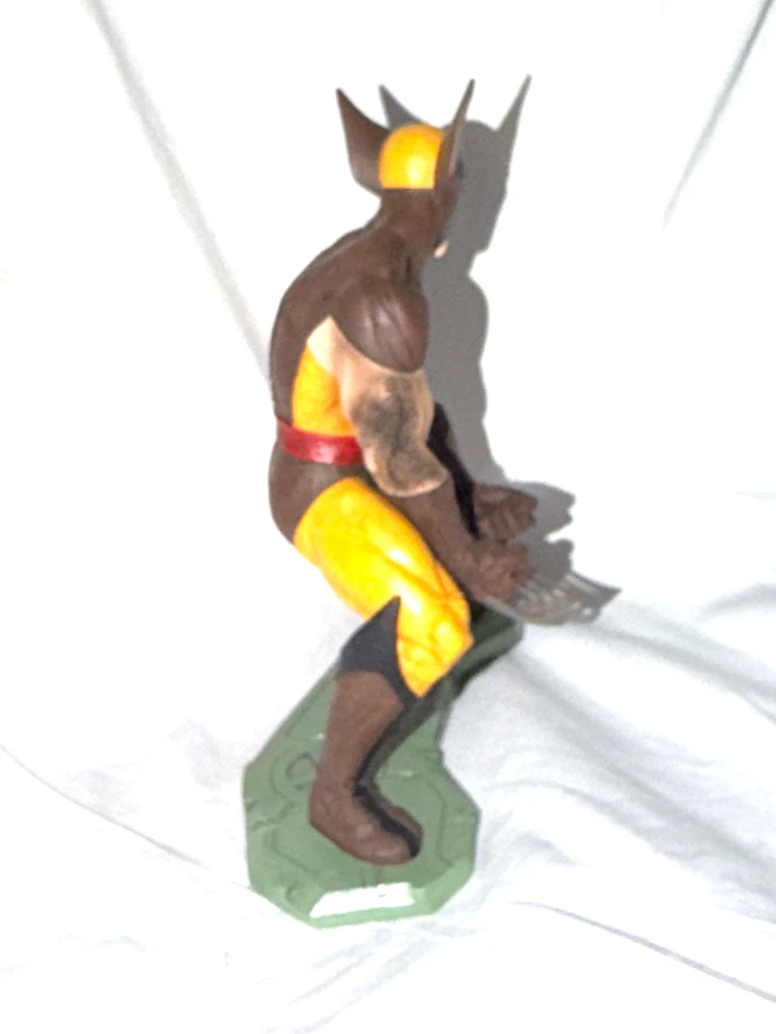 Diamond Select Toys Marvel Wolverine Statue - photo 3