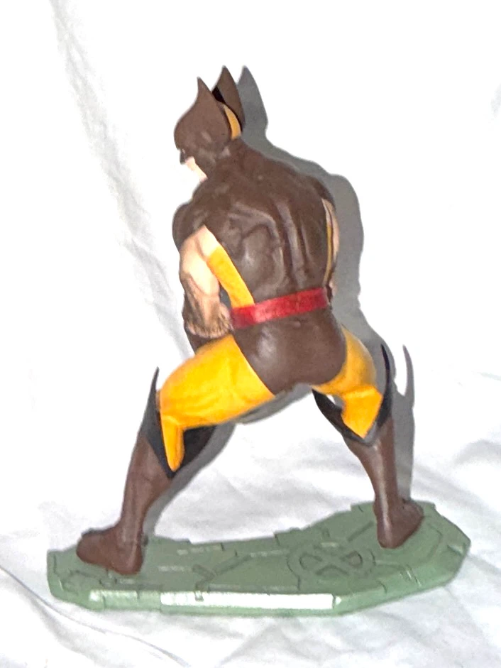 Diamond Select Toys Marvel Wolverine Statue - photo 4
