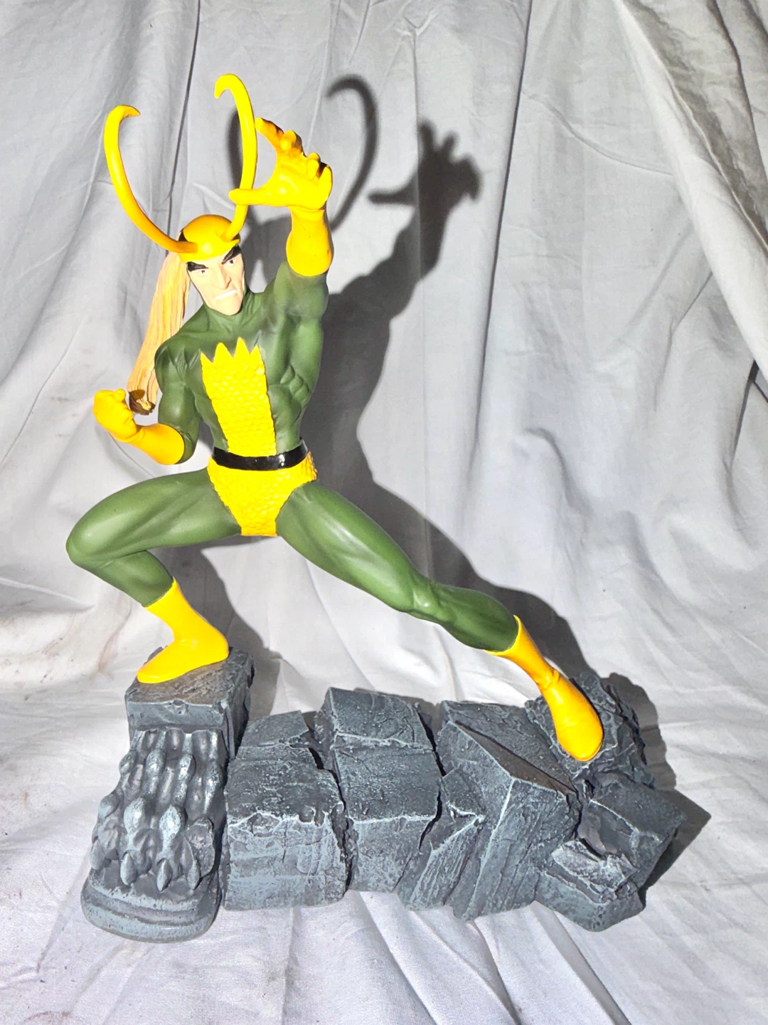 Marvel Select Loki 8" Resin Statue - photo 2