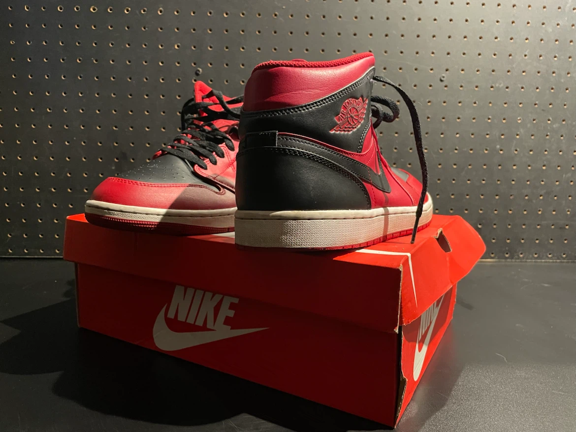 Nike Air Jordan 1 Mid Red and Black - photo 2