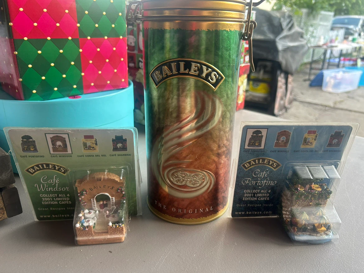 Baileys 2001 Limited Edition Cafe Miniatures and Tin