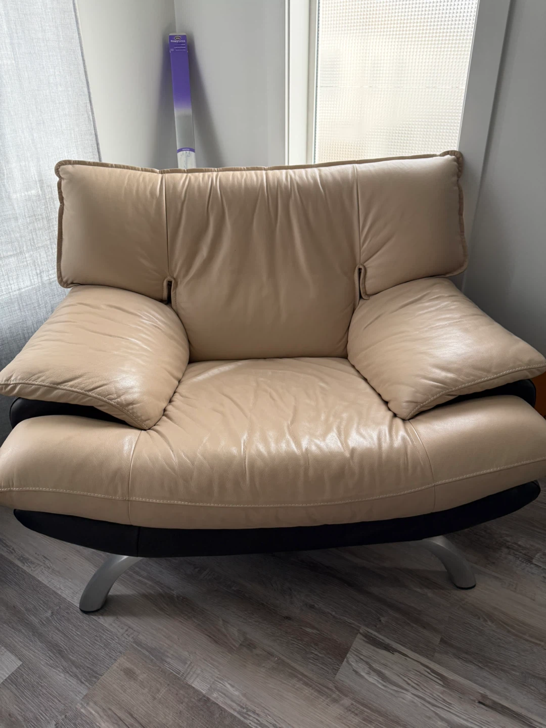 FS: Used Genuine Leather Loveseat and Single Sofa Chair - photo 5