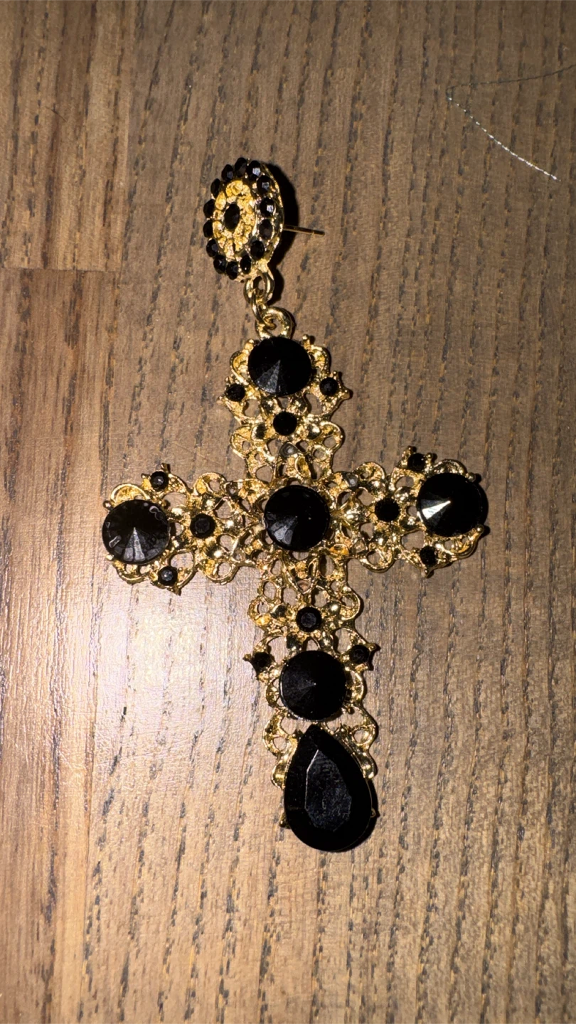 Black and gold ornate cross Single earring - photo 2