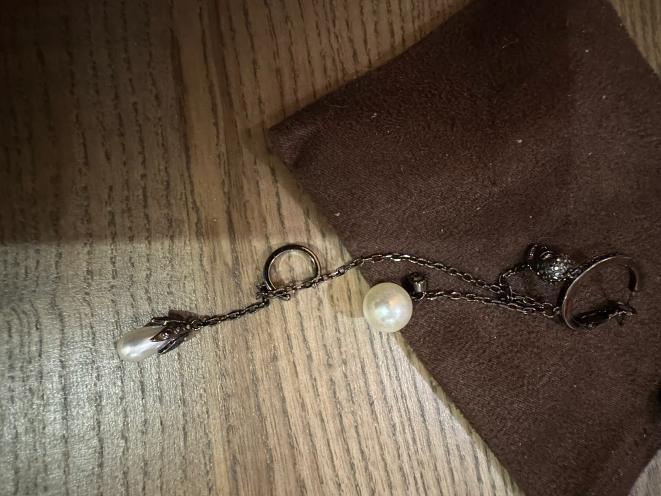 Alexander McQueen Single black Pearl Dangle Earring