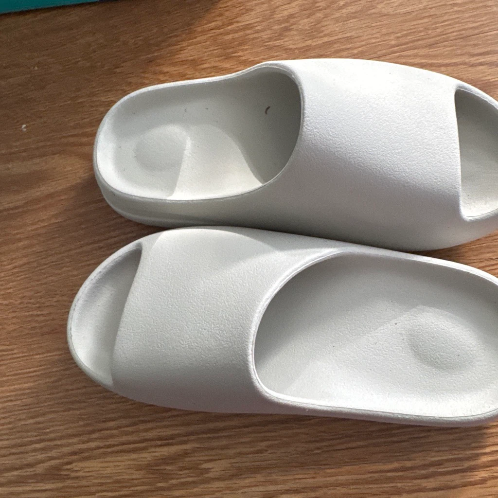 Cream Yeezy Slides