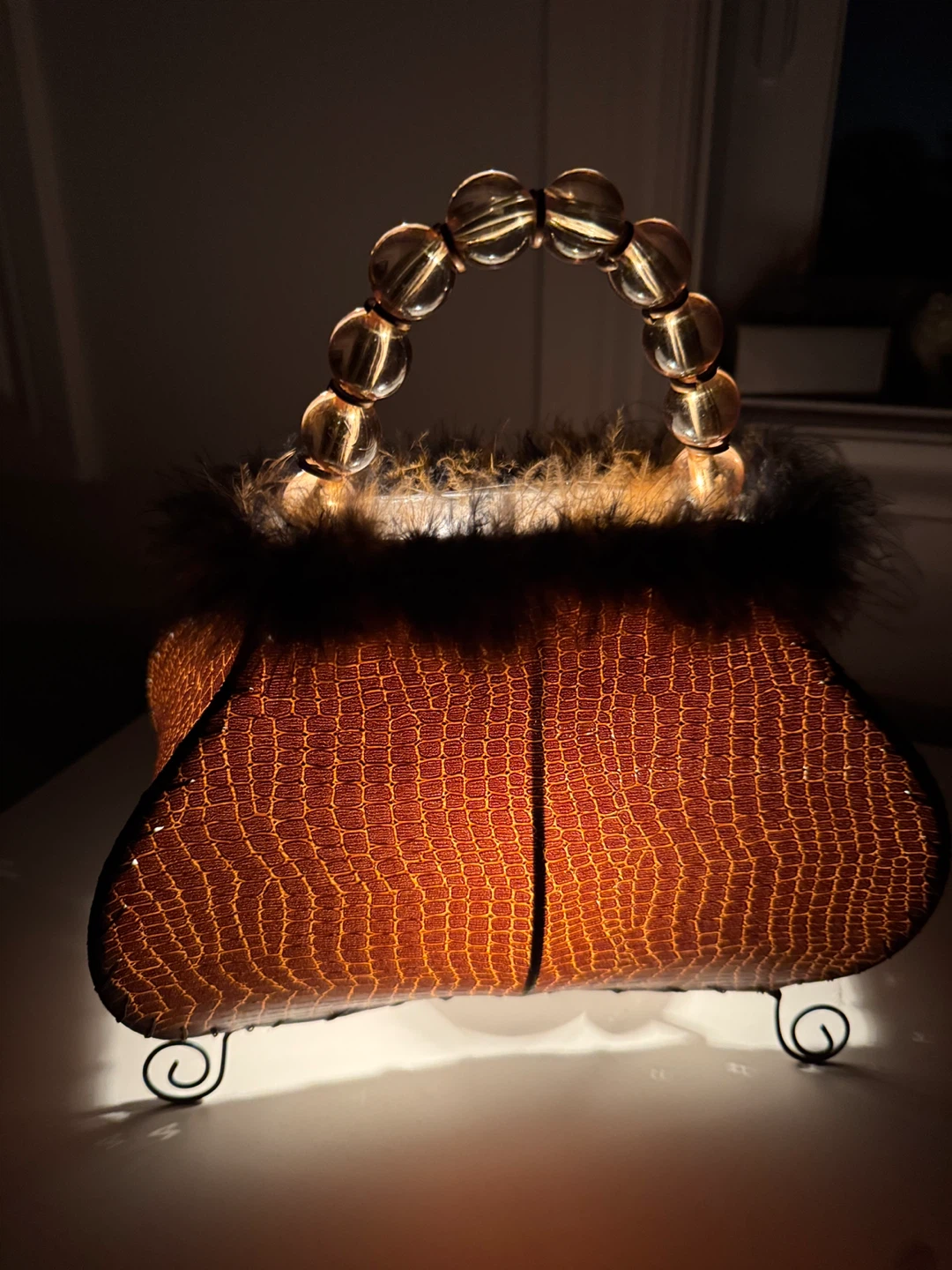 Novelty handbag style table lamp