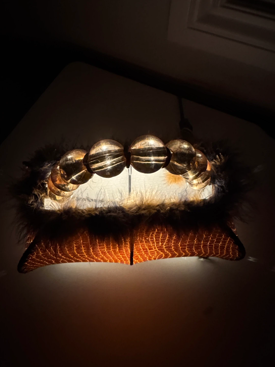 Novelty handbag style table lamp - photo 3