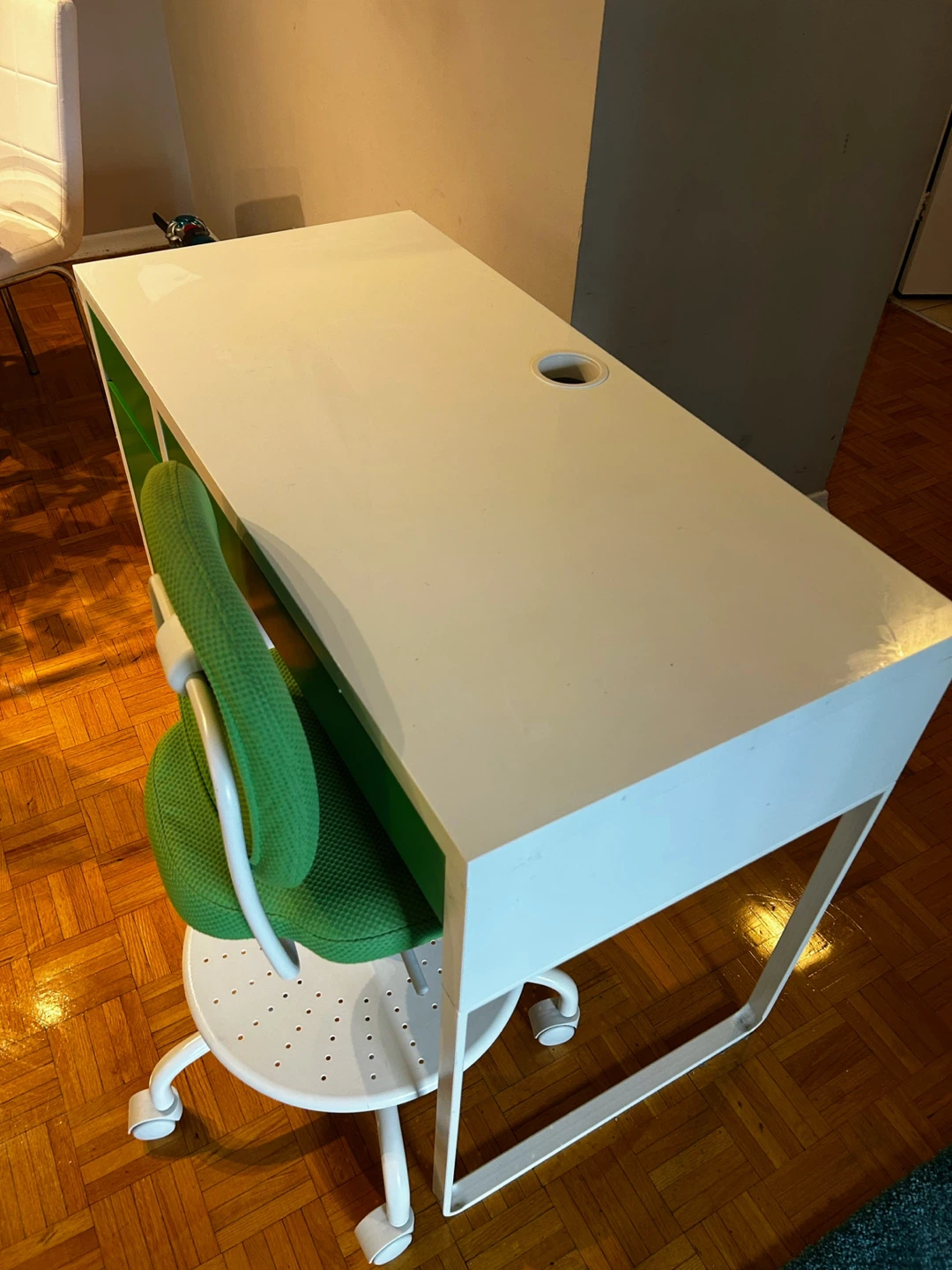 IKEA Micke Desk and Chair Set - photo 3