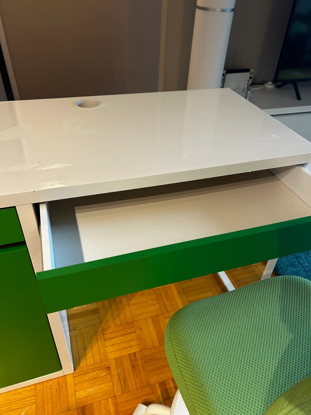 IKEA Micke Desk and Chair Set - photo 5