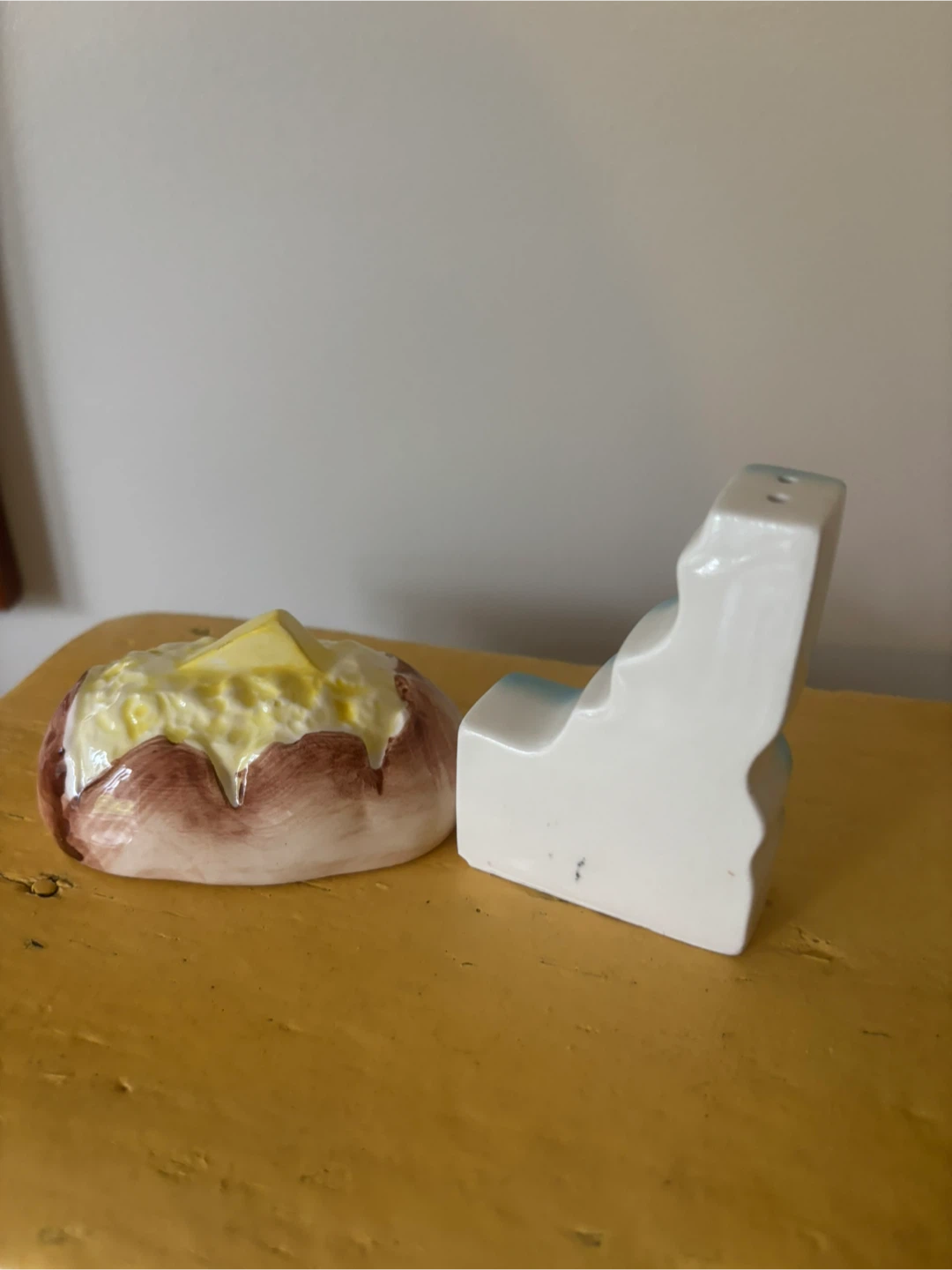 Idaho Potato and Map Salt and Pepper Shakers - photo 3