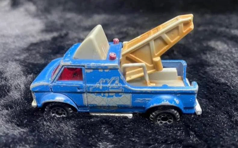 5 Vintage Matchbox Cars & Trucks Lot (1977 - 1999) - photo 3