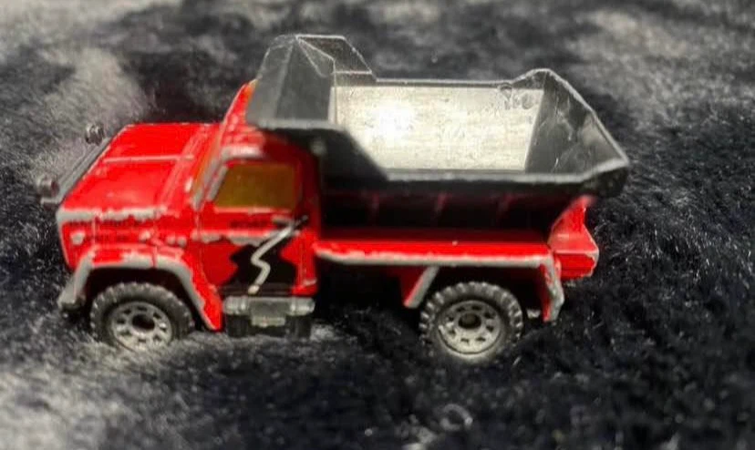5 Vintage Matchbox Cars & Trucks Lot (1977 - 1999) - photo 4