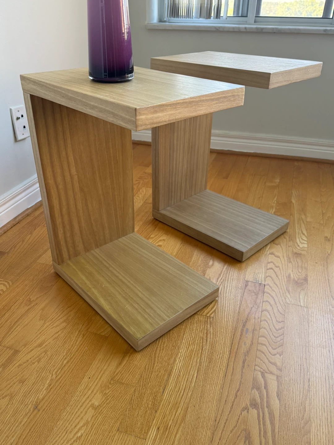 Set of Two Modern C-Shaped Side Tables - photo 3