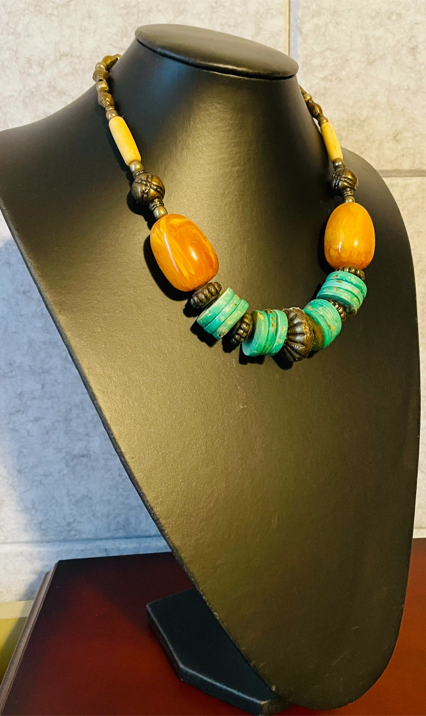Vintage Statement Bead necklace - photo 2