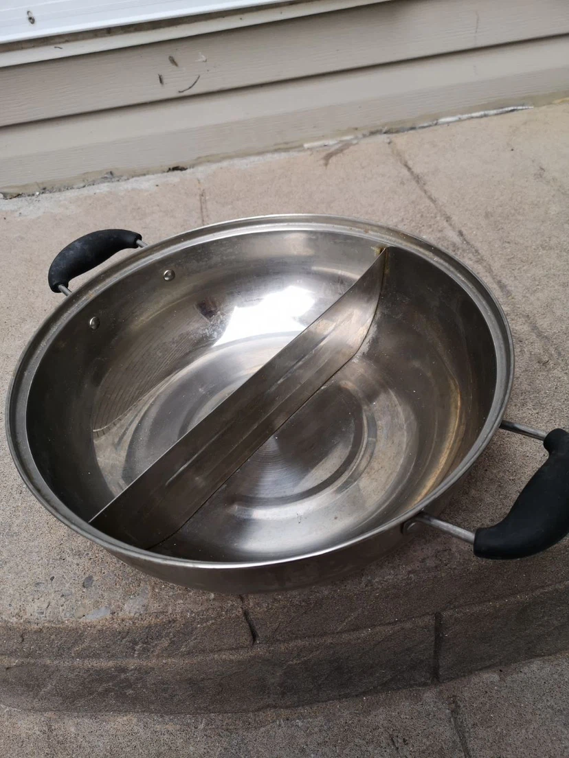 Stainless Steel Divided Hot Pot with Glass Lid