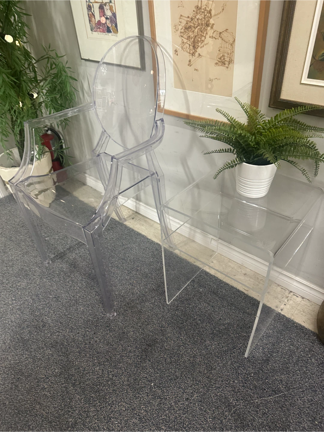 Clear Table and Chair - photo 4