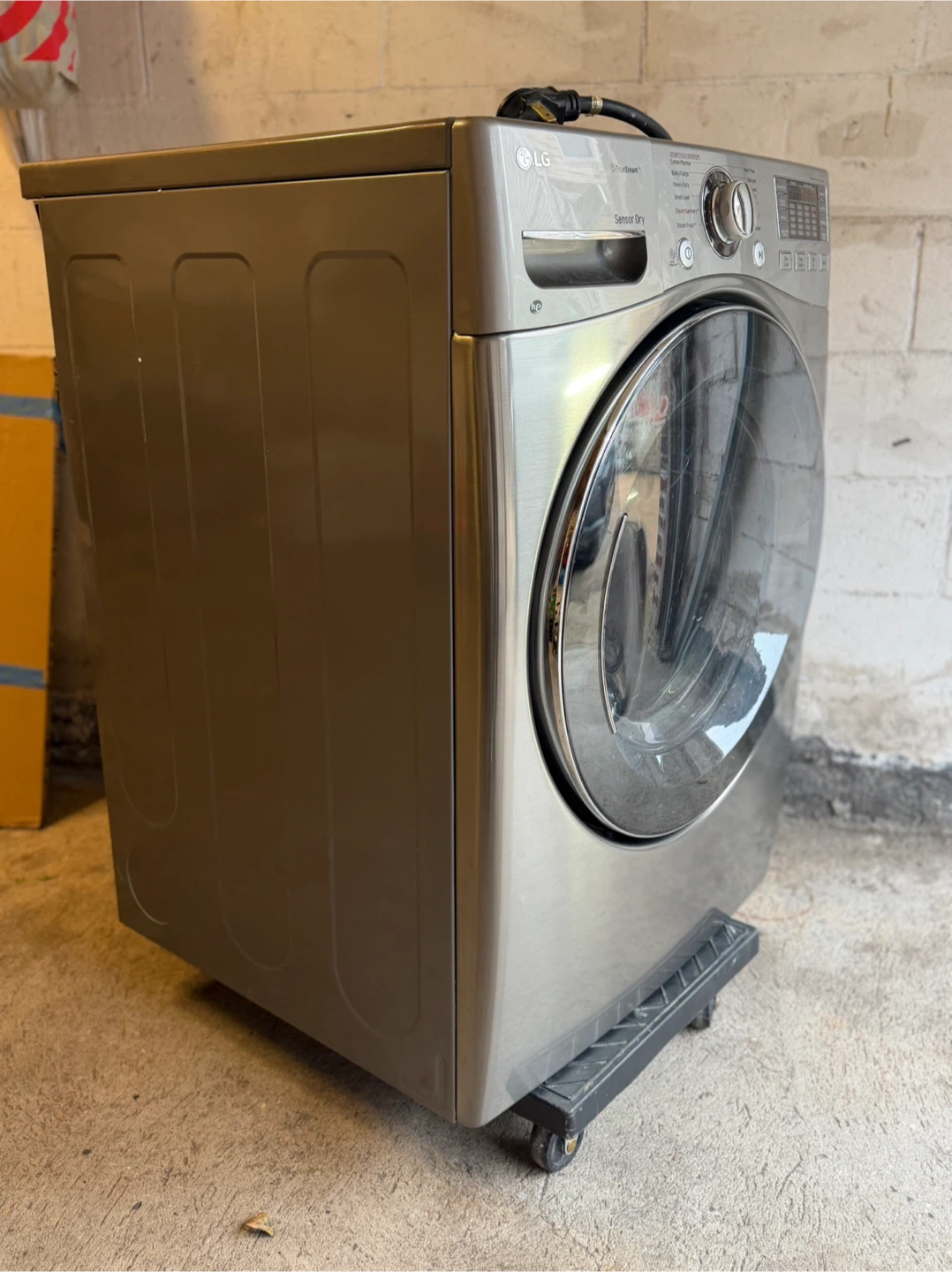 LG Graphite Steel Front-Load Electric Dryer - photo 4