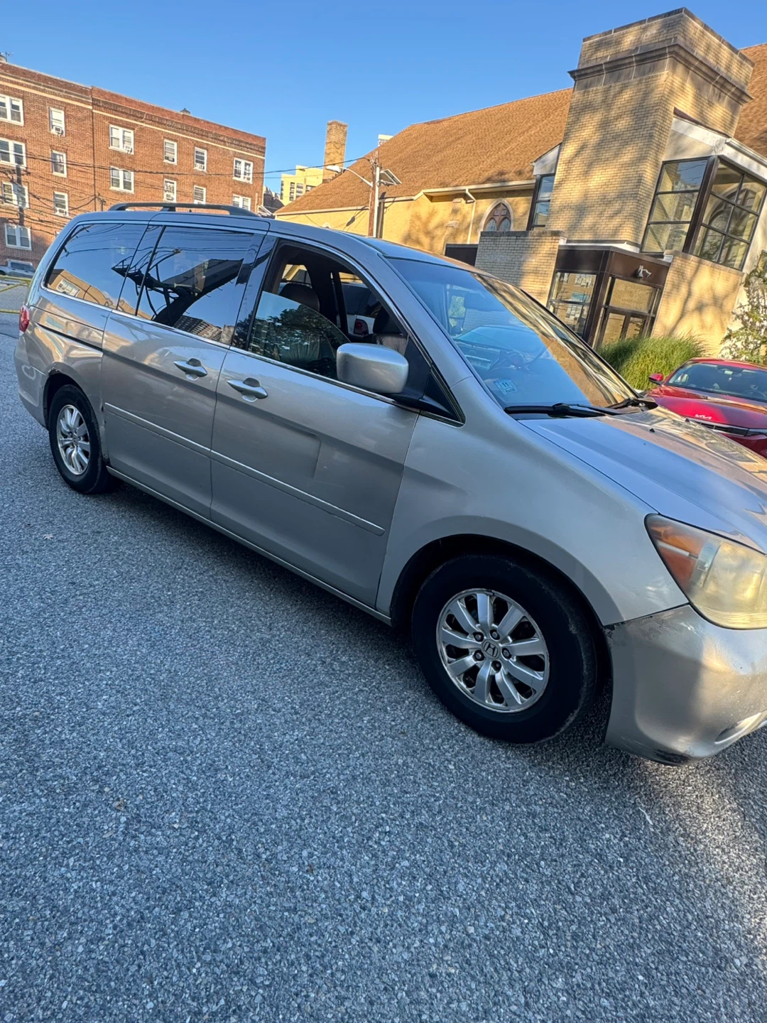 Silver Honda Odyssey Minivan - photo 4