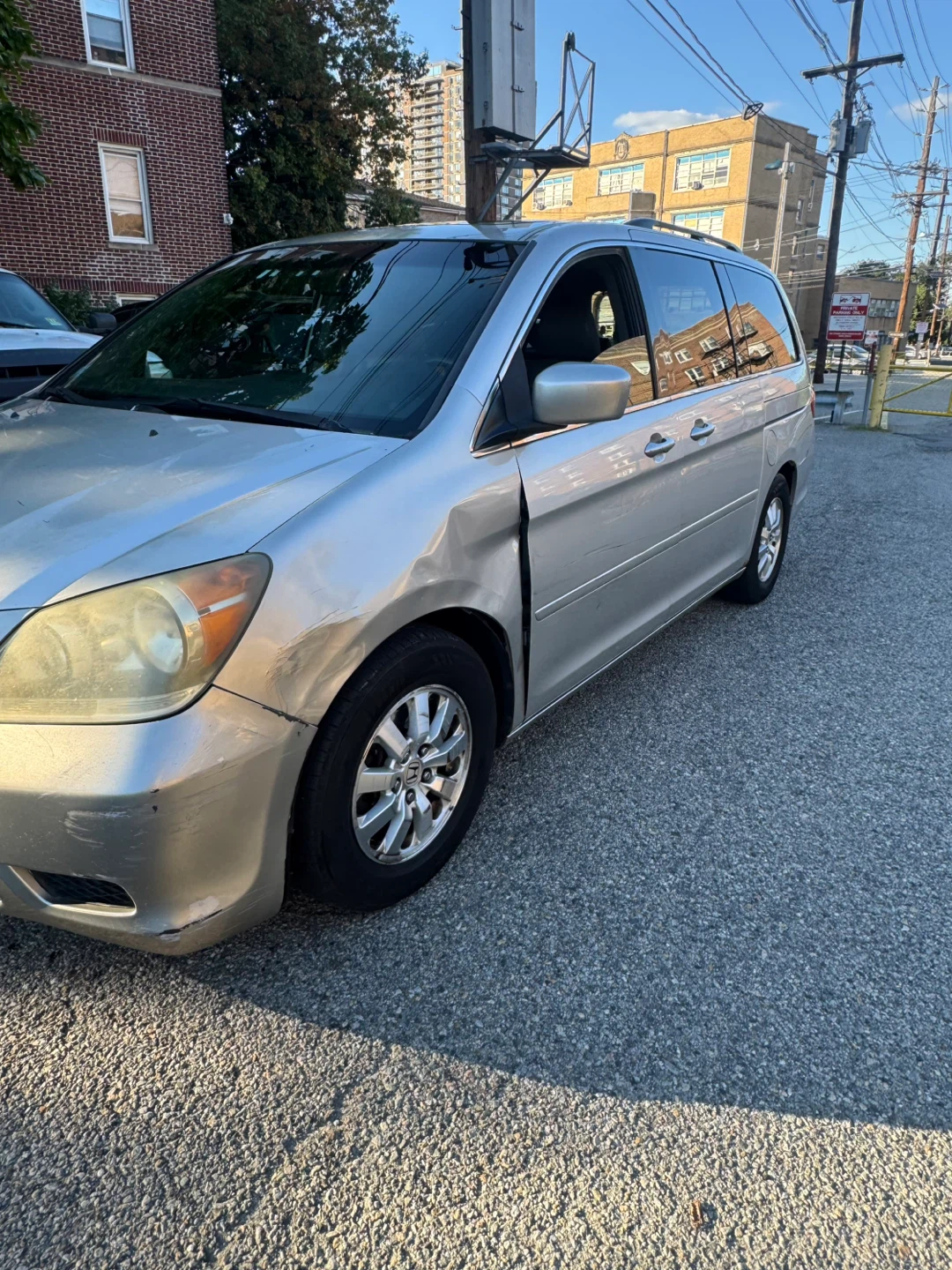 Silver Honda Odyssey Minivan - photo 5