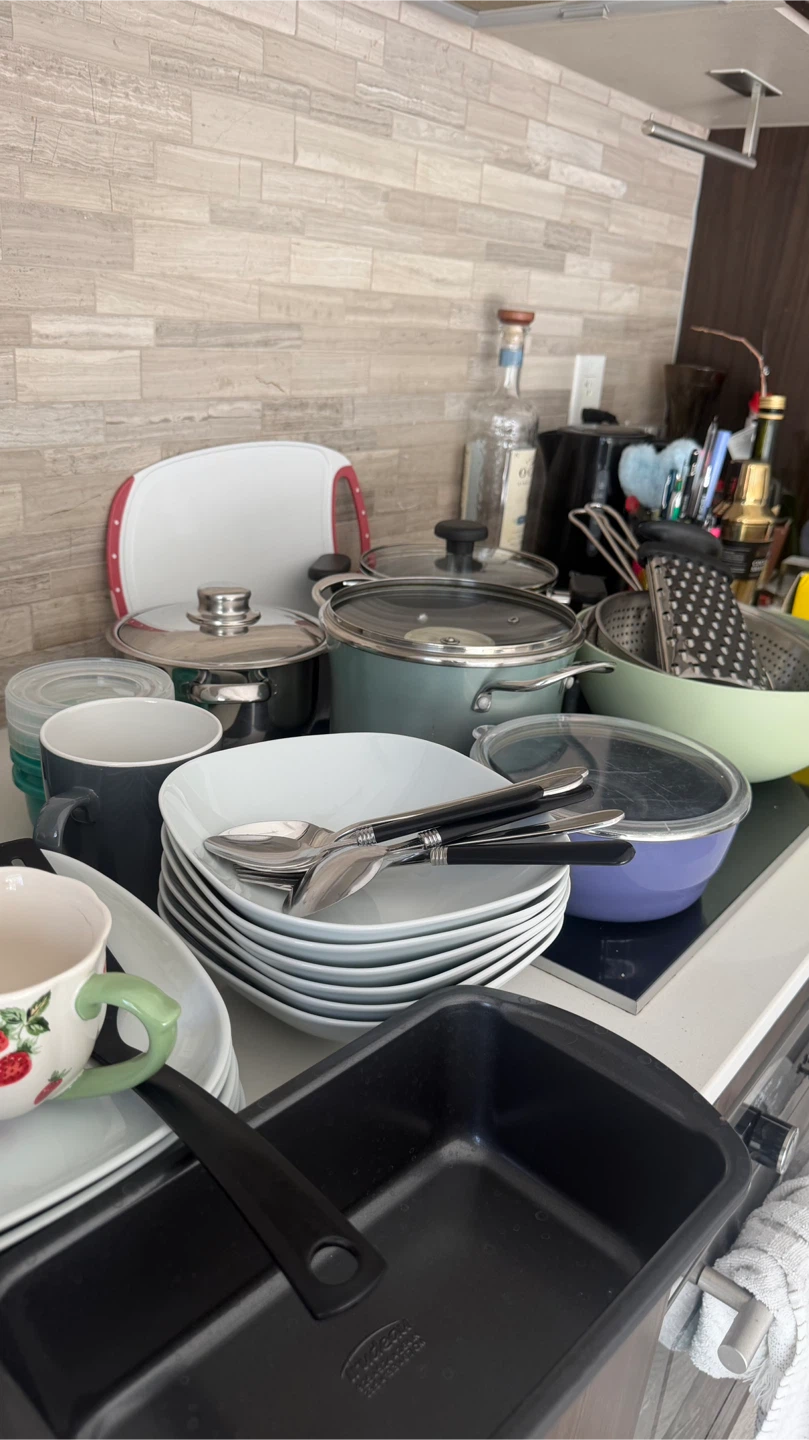 Kitchenware bundle of assorted mugs and dishware - photo 4