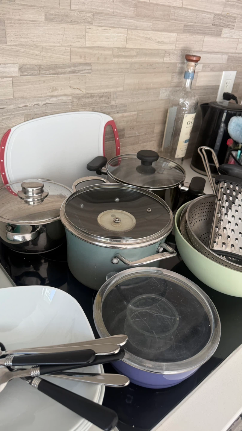 Kitchenware bundle of assorted mugs and dishware - photo 5