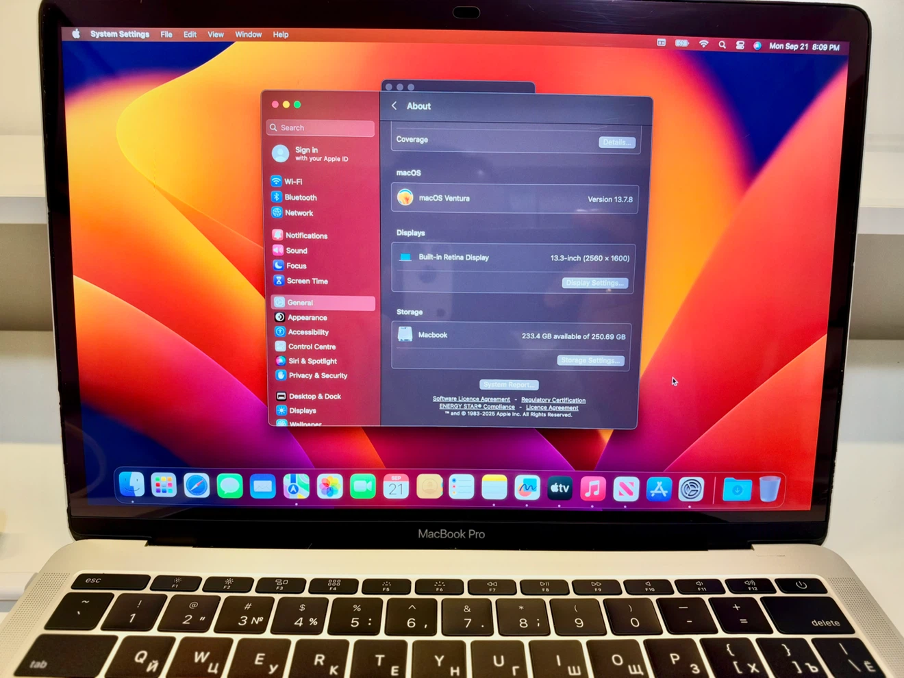 MacBook Pro 13" (2017) – i5 / 8GB RAM / 256GB SSD + Charger - photo 2