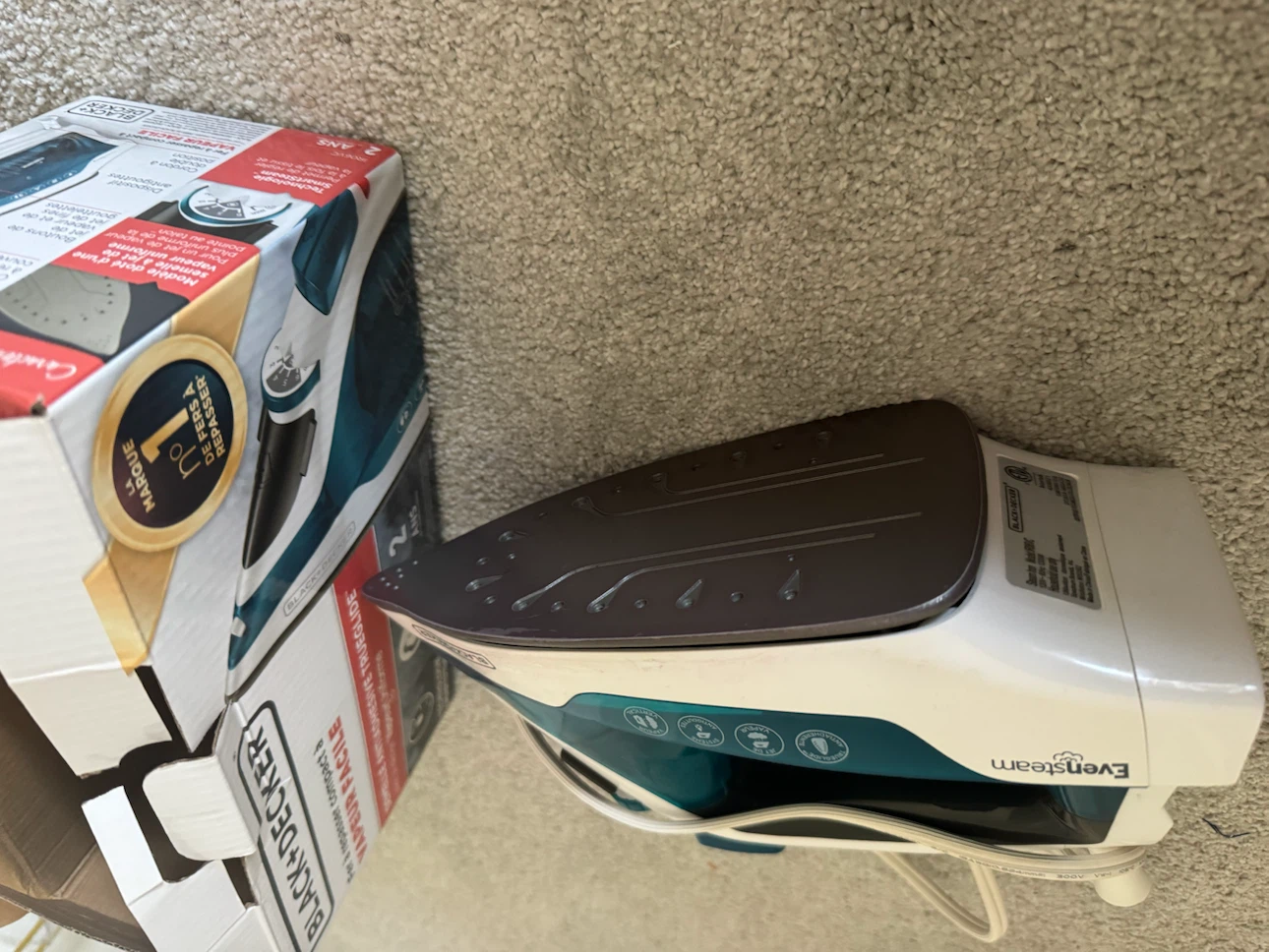 Black+Decker EvenSteam Compact Iron - photo 2